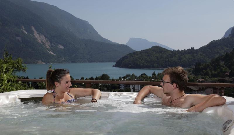 Hotel Olympia Molveno Exteriör bild