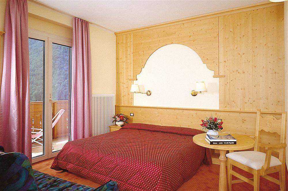 Hotel Olympia Molveno Exteriör bild
