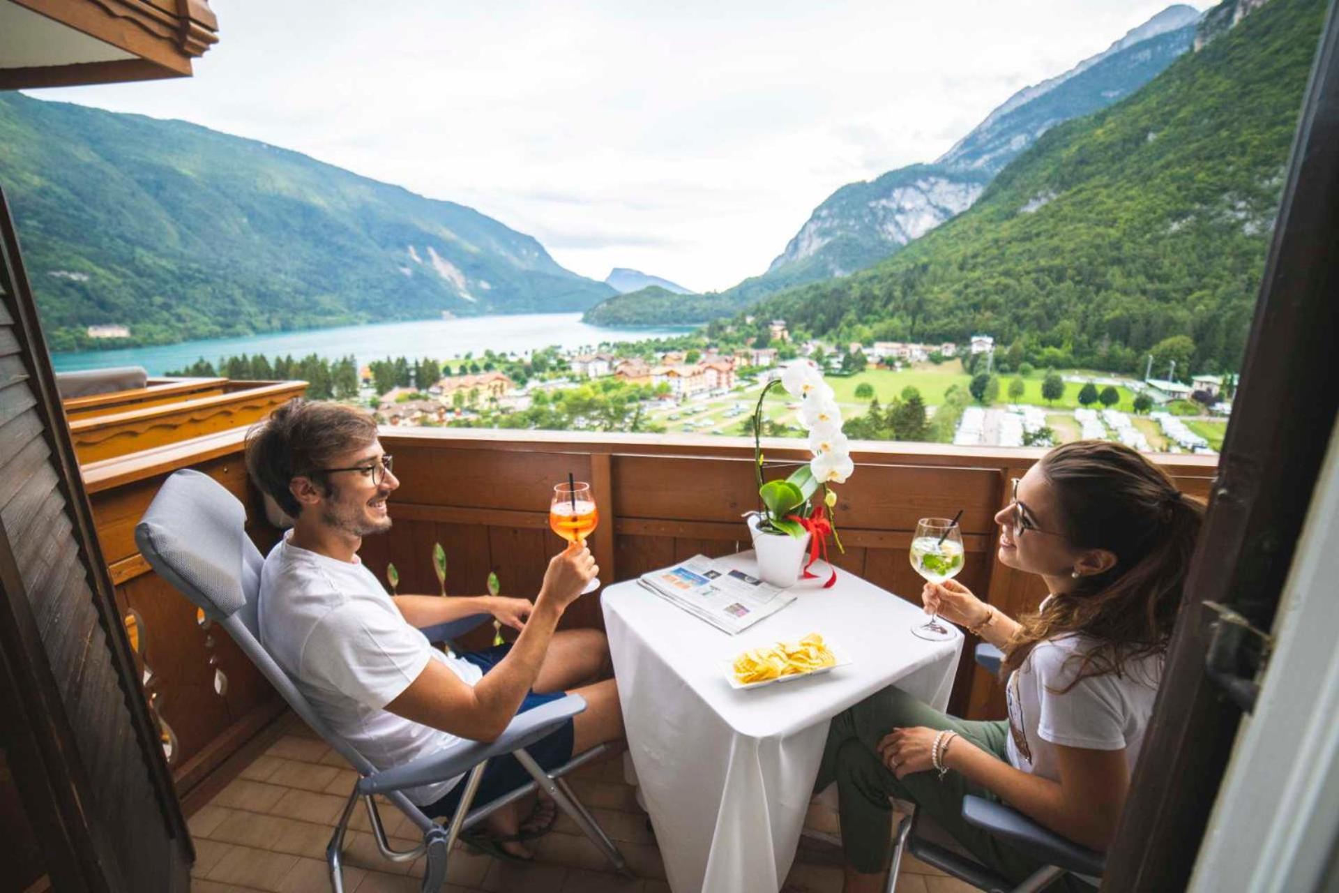 Hotel Olympia Molveno Exteriör bild