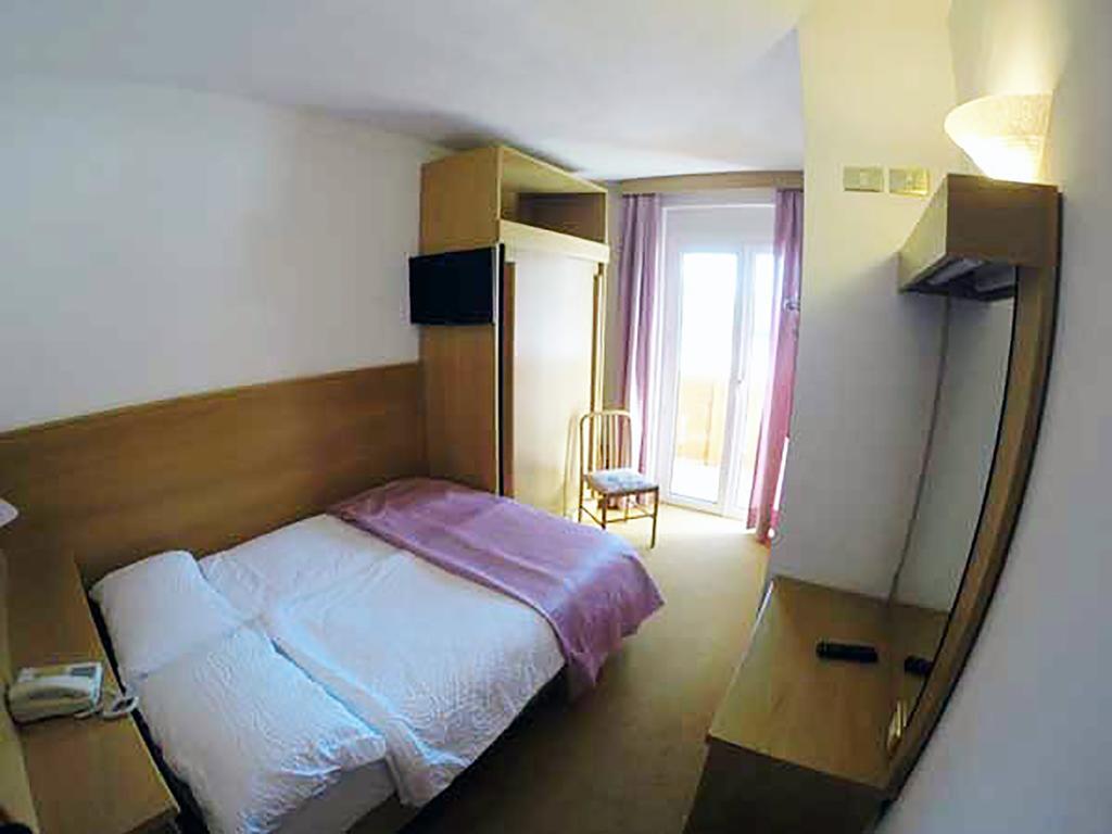 Hotel Olympia Molveno Exteriör bild