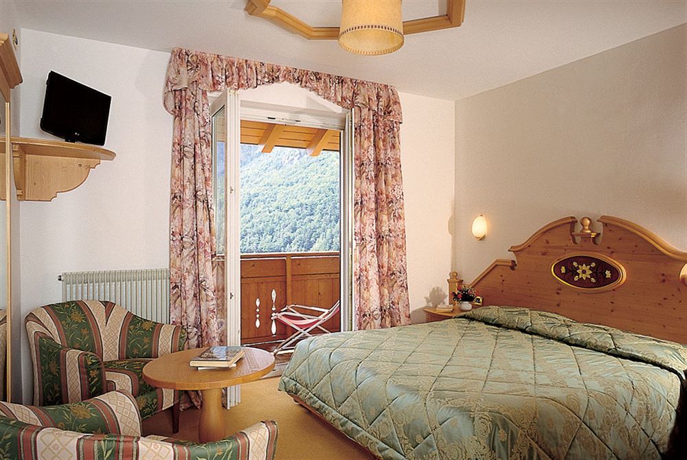 Hotel Olympia Molveno Exteriör bild