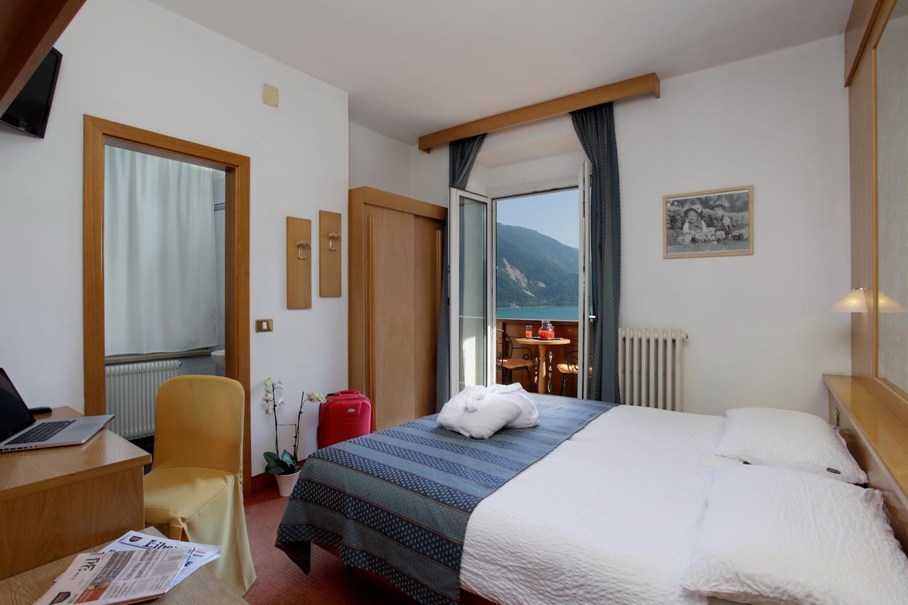 Hotel Olympia Molveno Exteriör bild