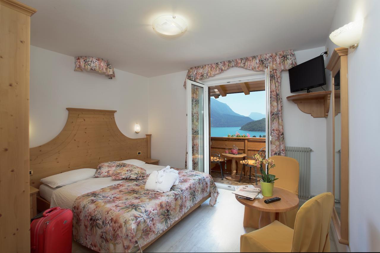 Hotel Olympia Molveno Exteriör bild